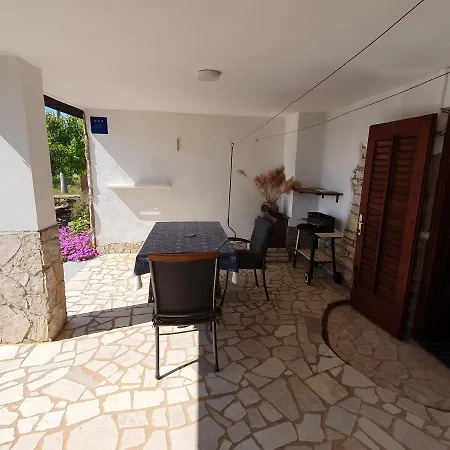 Nadia St2, 500 M From The Appartement Novigrad Istria