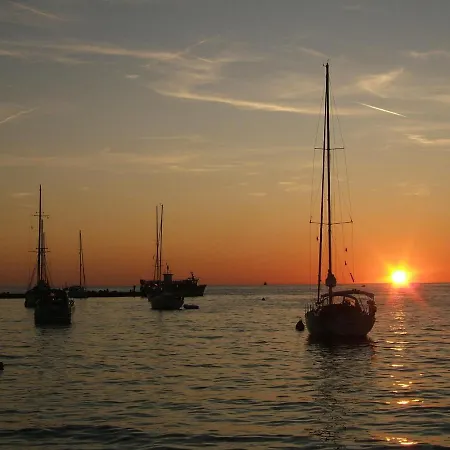 Nadia St2, 500 M From The Appartamento Novigrad Istria