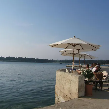 Nadia St2, 500 M From The Novigrad Istria