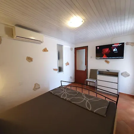 Nadia St2, 500 M From The Appartamento Novigrad Istria